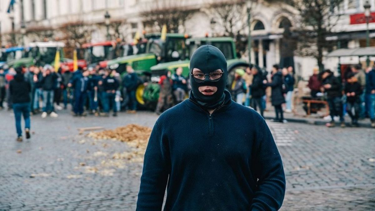 Káosz Brüsszelben, már könnygázt is bevetettek a tüntető gazdák ellen + videó