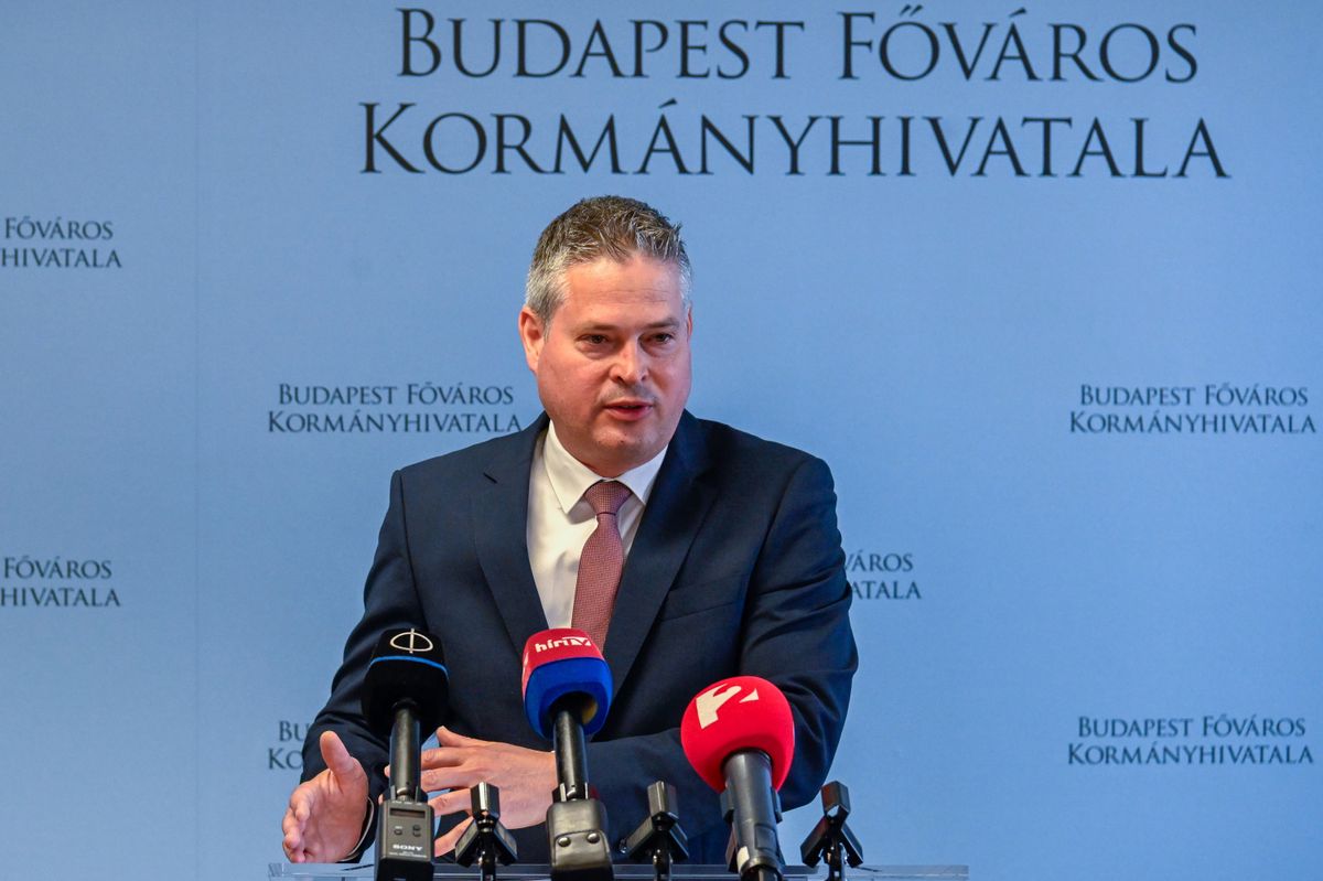 Budapest, 2025. április 23.
Sára Botond főispán, Budapest Főváros Kormányhivatala vezetője a fogyasztóvédelmi konzultációról tartott sajtótájékoztatón Budapest Főváros Kormányhivatalában, a XIII. kerületi Teve utcában 2025. április 23-án. Május 23-áig lehet kitölteni a fogyasztóvédelmi konzultációt a fogyved.kormany.hu oldalon.
MTI/Máthé Zoltán