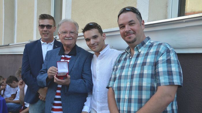 Automatikusan generált description