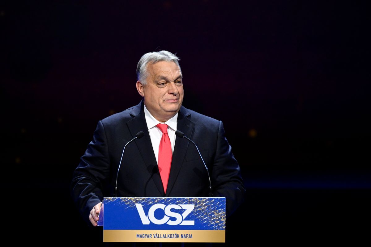 Orbán Viktor miniszterelnök beszédet mond a Vállalkozók és Munkáltatók Országos Szövetségének (VOSZ) év végi üzleti eseményén, a Magyar Vállalkozók Napja rendezvényen a Müpában 2025. december 5-én (Fotó: MTI/Hegedüs Róbert)