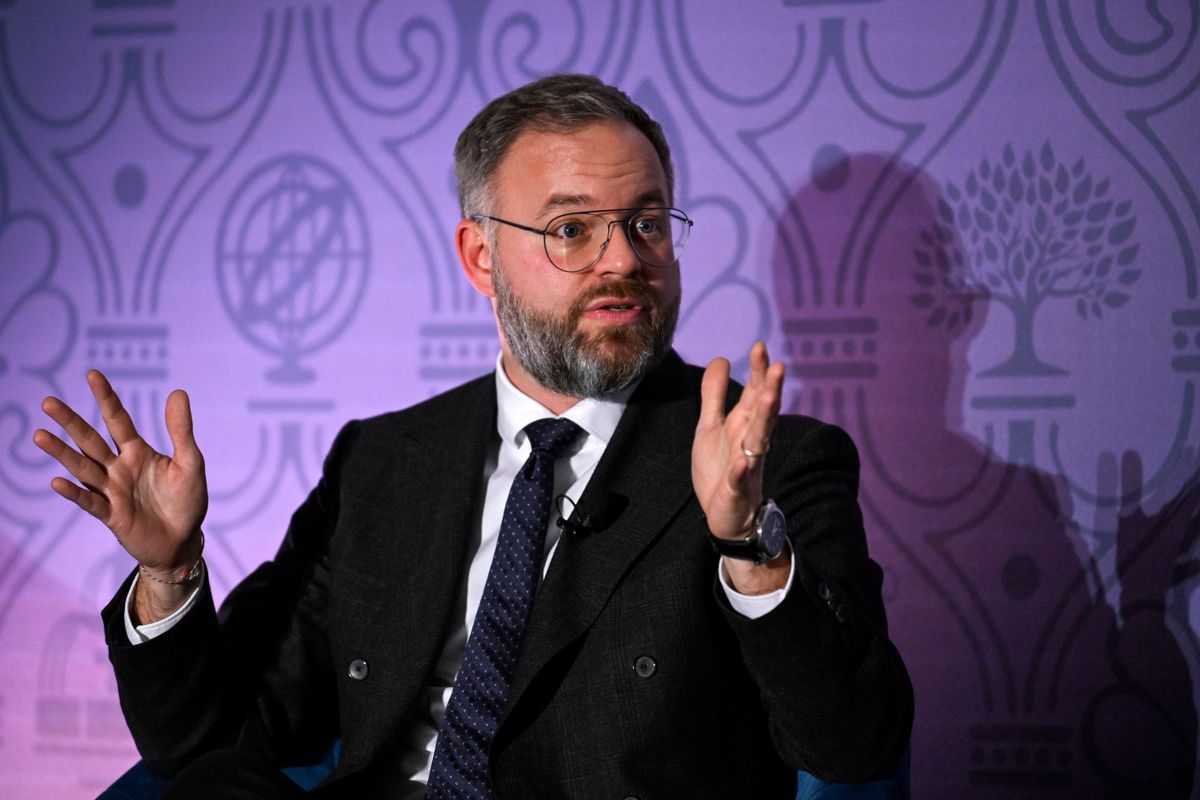 Budapest, 2025. december 1.
Orbán Balázs, a miniszterelnök politikai igazgatója, a Mathias Corvinus Collegium (MCC) kuratóriumi elnöke Szilvay Gergely: Egy védés története - Tudomány és politika összecsapása Magyarországon, Szilvay Gergely: A tudományos kirekesztés módszertana - Avagy hogyan igyekeznek ellehetetleníteni a progresszívek a konzervatív tudósokat?, valamint Orbán Balázs: A szabad mandátum és a nemzeti szuverenitás alkotmányjogi összefüggései című köteteinek bemutatóján, a Mandiner és a Mathias Corvinus Collegium (MCC) rendezvényén az MCC budapesti képzési központjában 2025. december 1-jén.
MTI/Purger Tamás