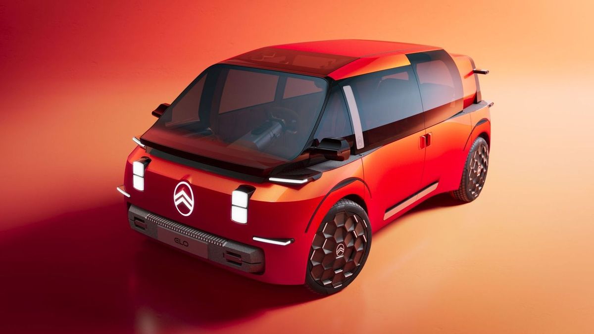 Hatüléses egyterű, amely kisebb a Vitaránál