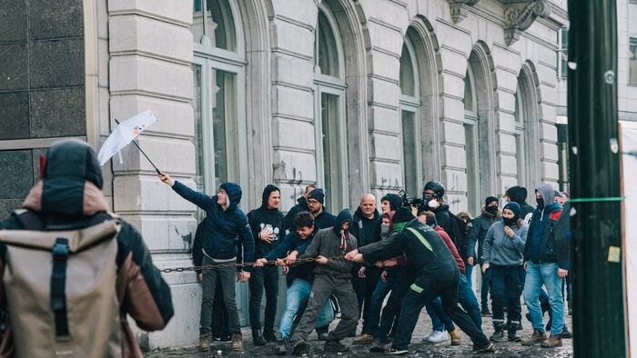 a farmers' protest to denounce the reforms of the Common Agricultural Policy (CAP) and unacceptable trade agreements, in Brussels, on Thursday 18 December 2025, organised by Copa-Cogeca, the main association representing farmers and agricultural cooperatives in the EU. The protest is being organised a few hours before European Commission President von der Leyen is expected to leave for Brazil as part of the agreement with the South American trade bloc and on the sidelines of the European Council meeting on the future EU budget. BELGA PHOTO EMILE WINDAL (Photo by EMILE WINDAL / BELGA MAG / Belga via AFP)