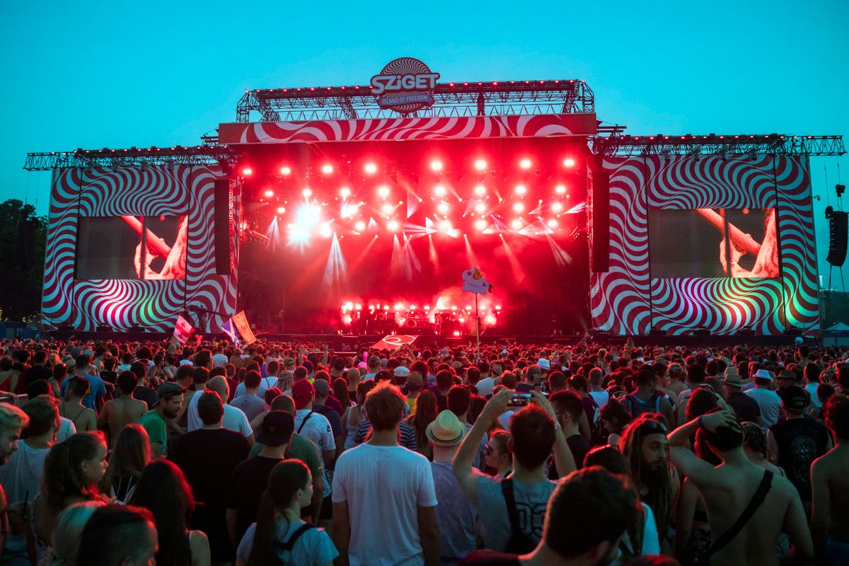 Budapest, 2017. augusztus 10.
Közönség a Biffy Clyro skót rockegyüttes koncertjén a Hajógyári-szigeten a 25. Sziget Fesztivál nulladik napján, 2017. augusztus 10-én.
MTI Fotó: Mohai Balázs