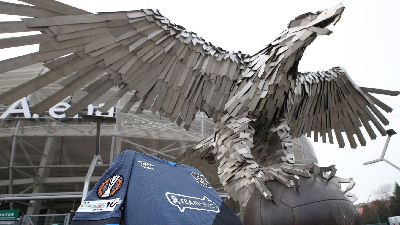 Rangers-mez a Ferencváros ikonikus szobrán