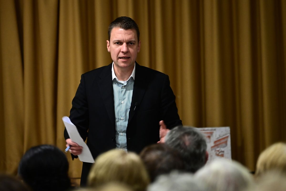 Pilisszántó, 2025. december 4.
Menczer Tamás, a Fidesz-KDNP kommunikációs igazgatója, a térség fideszes országgyűlési képviselője fórumot tart Pilisszántón a Baross-házban 2025. december 4-én.
MTI/Kovács Attila