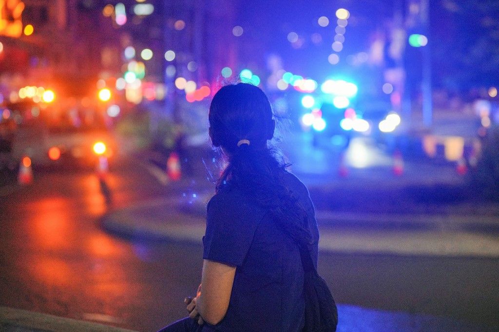 Emberéleteket mentett meg a férfi, aki lefegyverezte az egyik támadót a Bondi Beachen történt merénylet során Fotó: CLAUDIO GALDAMES A / ANADOLU