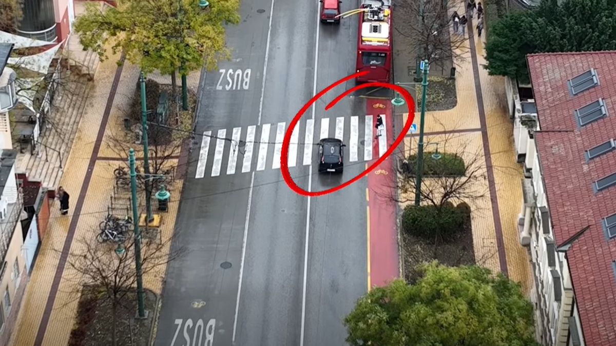 Fütyült a szabályokra a siető autós, de a rendőrségi drón mindent látott + videó