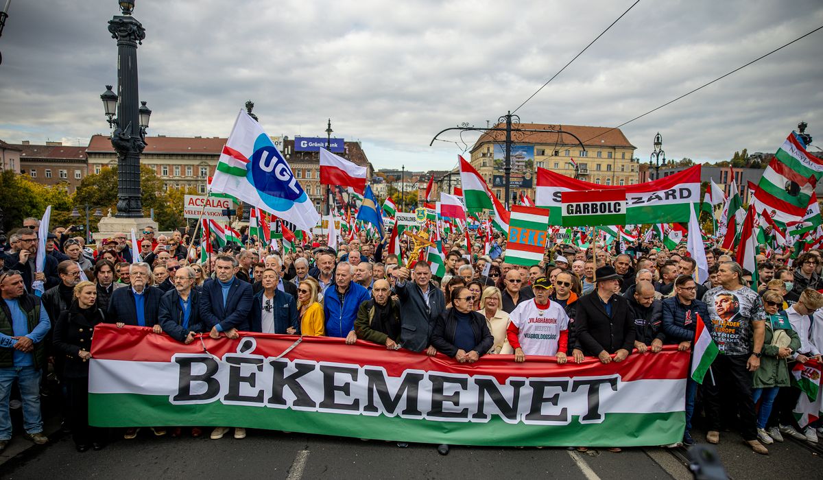 20251023 Budapest

A Békemenet úton a Kossuth tér felé.

Fotó: Csudai Sándor (CSS)
MW