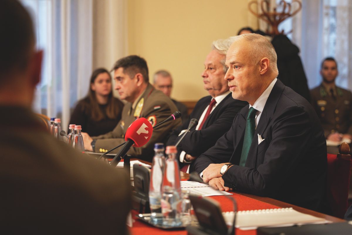 Szalay-Bobrovniczky Kristóf honvédelmi miniszter meghallgatása