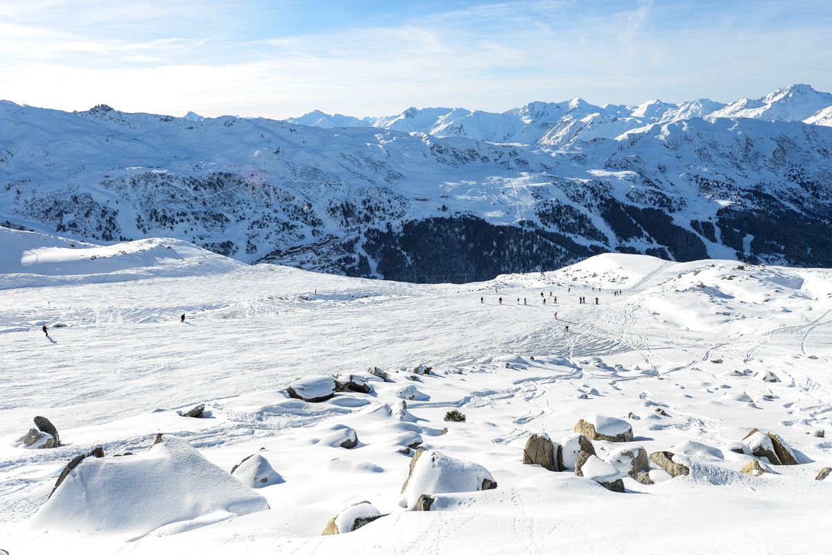 Az Alpok egyik francia sípályája Méribel közelében, ettől nem messze történt Michael Schumacher síbalesete