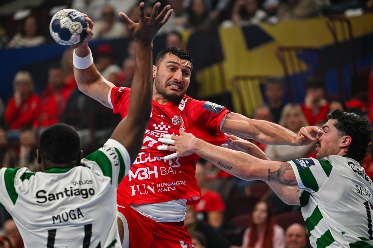 Yehia Elderaa küud a portugál védelemmel. Hatalmas csatát hozott a One Veszprém HC-Sporting férfi kézilabda Bajnokok Ligája-mérkőzés