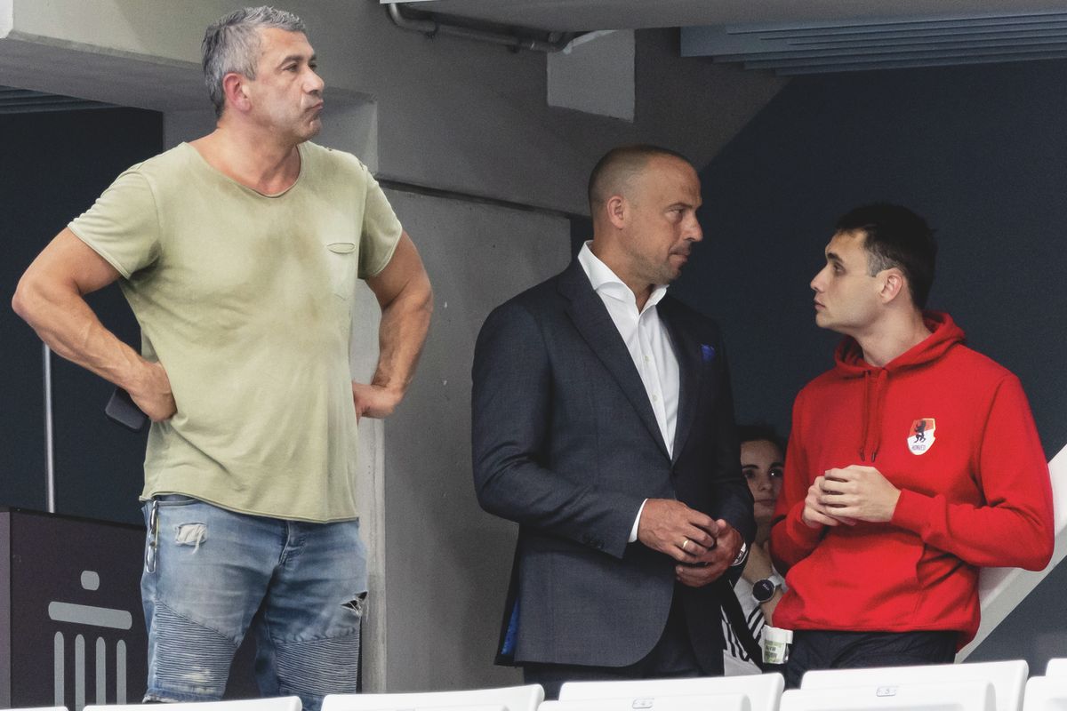 Schmidt Ádám, a Honvédelmi Minisztérium (HM) sportért felelős államtitkára tartja a kapcsolatot Milák Kristóffal