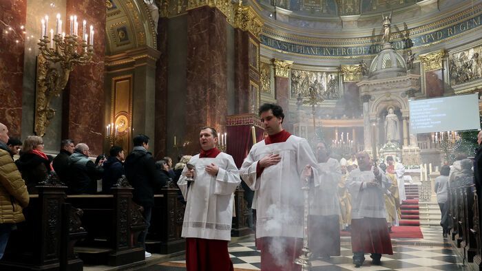 Erdő Péter karácsonyi éjféli szentmisét celebrált a Szent István-bazilikában