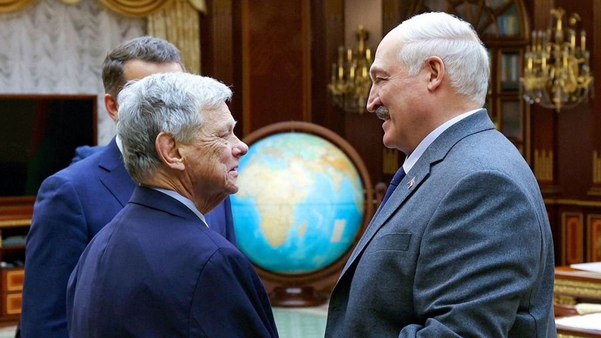 Szankcióalku eredményeként engedett szabadon politikai foglyokat Lukasenka