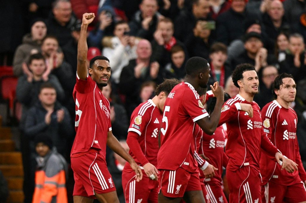 A holland középpályás, Ryan Gravenberch (balra) szerezte a Liverpool első gólját a csapat évzáró bajnokiján, majd Florian Wirtz is betalált