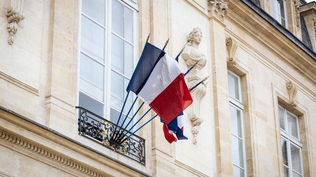 Le Pent félre akarják állítani, mert ő a legerősebb