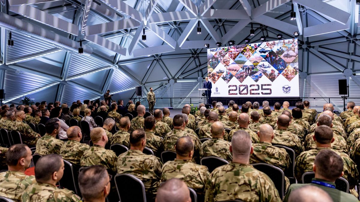 Több millió forint pluszpénzt kapnak a magyar katonák