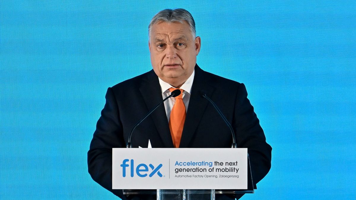 Tömeg várta Orbán Viktort Brüsszelben