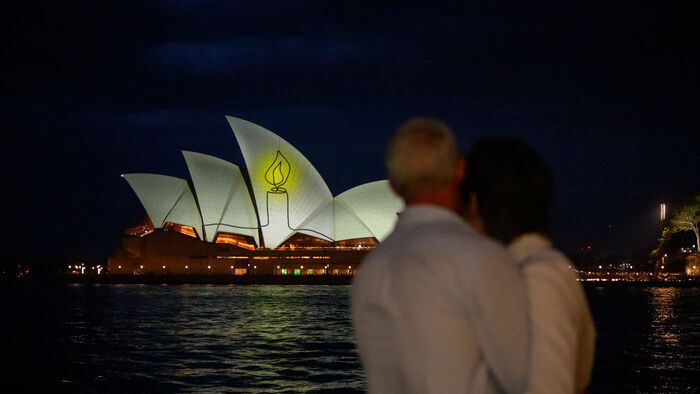 Ausztrália - A Bondi Beach-i terrortámadás áldozatainak emlékére rendezett esemény a sydney-i Operánál