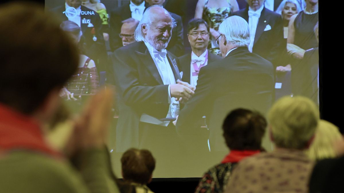 Krasznahorkai László nevét viseli ezentúl a gyulai gimnázium bibliotékája