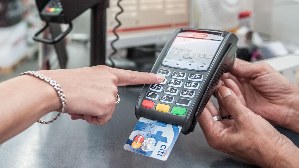 Media Markt, műszaki áruház, elektronikai szaküzlet, vásárlás, bolt, pláza, bankkártya, bankkártya terminál, bankkártyás fizetés