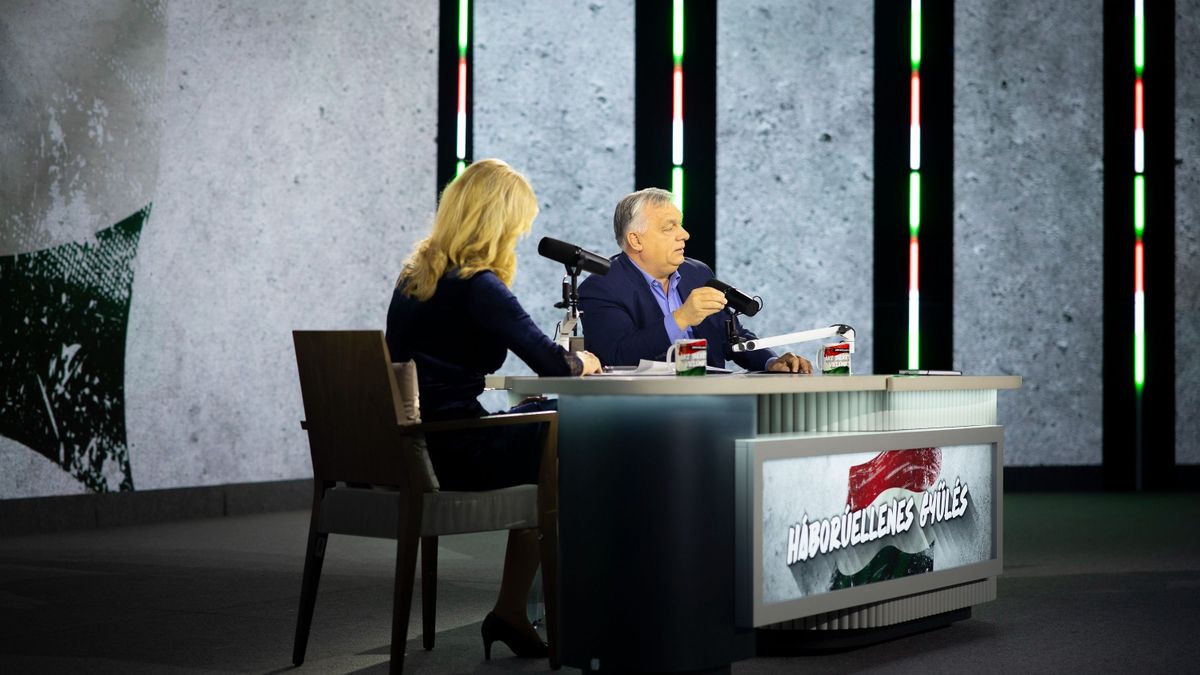 Lázárinfó Orbán Viktorral a szegedi háborúellenes gyűlésen + videó