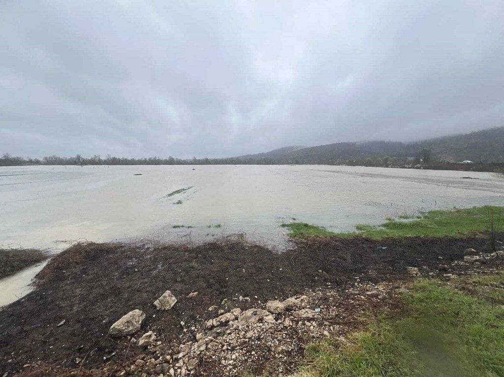 Felborult egy migránsokat szállító csónak a Száván (Fotó: AMAR MEHIC / ANADOLU)