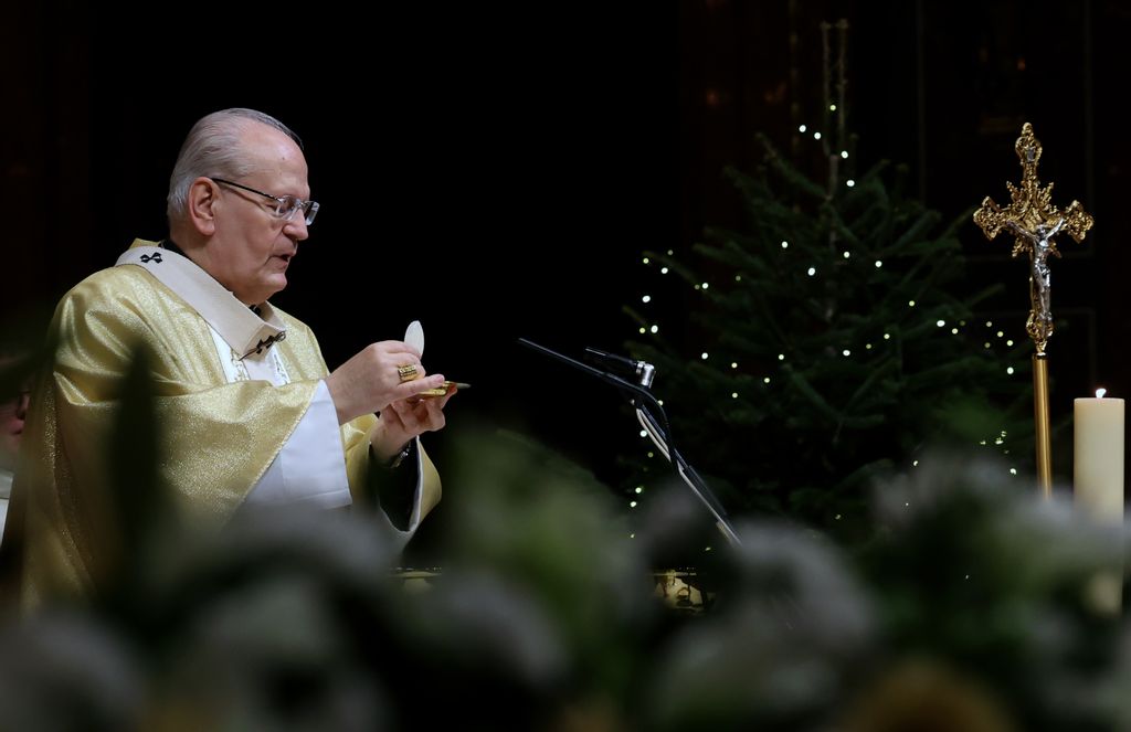 Erdő Péter karácsonyi éjféli szentmisét celebrált a Szent István-bazilikában