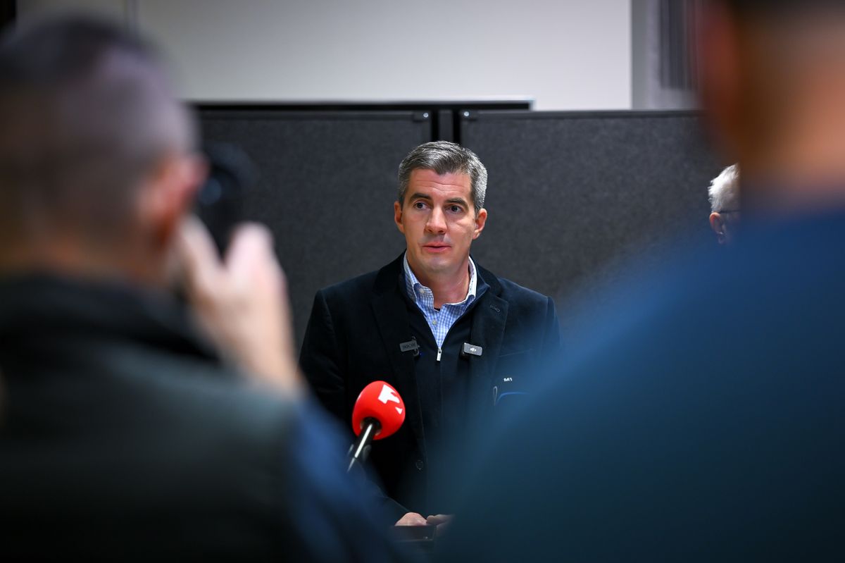 Komádi, 2025. november 17.
Kocsis Máté, a Fidesz parlamenti frakcióvezetője sajtótájékoztatót tart a kormánypártok országjárásának fóruma előtt a hajdú-bihari Komádiban 2025. november 17-én.
MTI/Czeglédi Zsolt