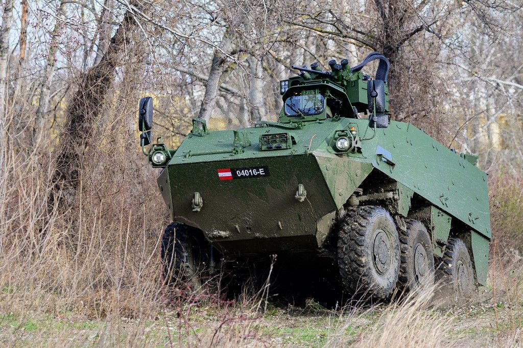 Ausztria az orosz fenyegetéssel riogatva hosszabbítaná meg a sorkatonai szolgálatot