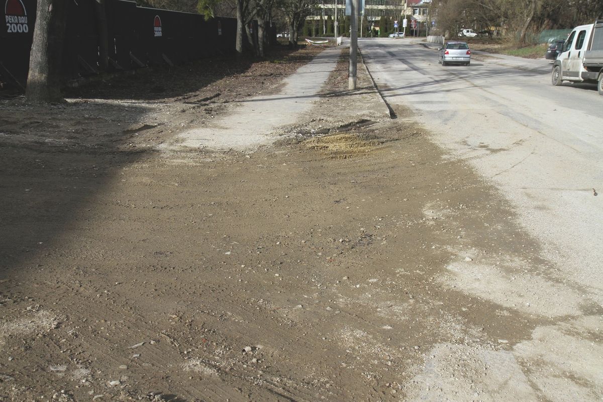 20200205 Miskolc
fotó: Ádám János ÁJ Észak-Magyarország
Olvasónk jelezte, sár és por van a miskolctapolcai strand építkezésnél érintett utcákban.