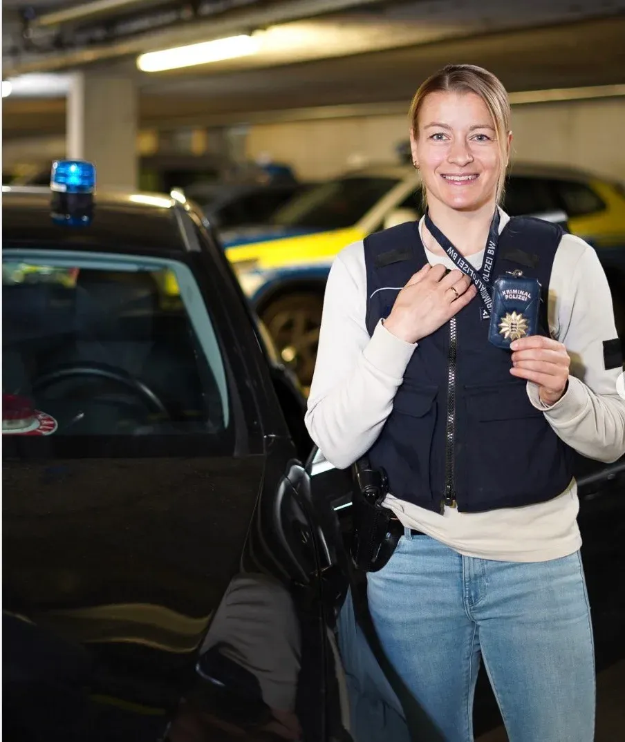 Antje Döll, mint rendőr.