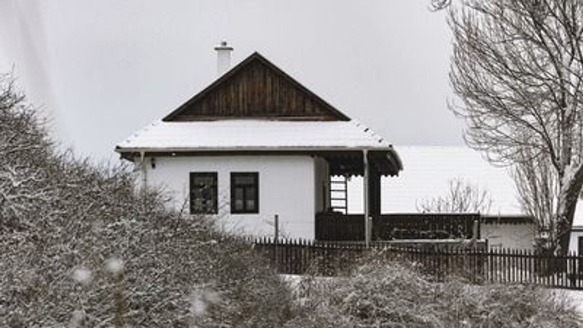 Magányosan élő férfit találtak súlyos állapotban egy fűtetlen épületben