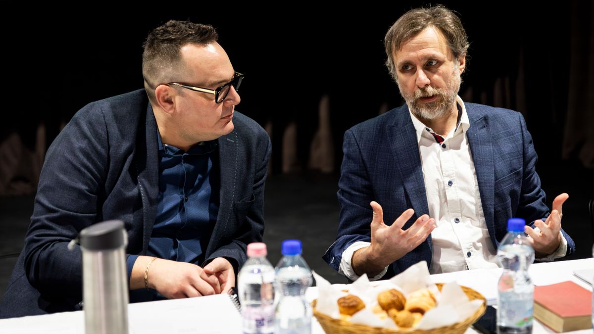 Tripla tréfa: Nevetünk, mert magunkra ismerünk
