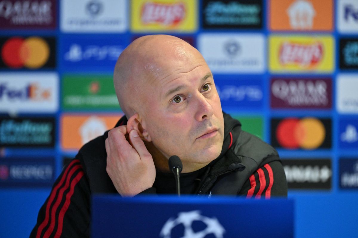 Arne Slotnak a Liverpool meccse előtt és után is magyarázkodnia kellett a sajtónak