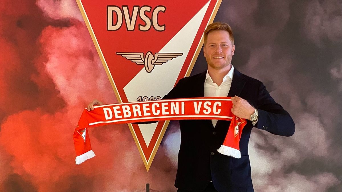 Bogdán Ádám sportigazgatóként a DVSC kötelékében folytatja.
