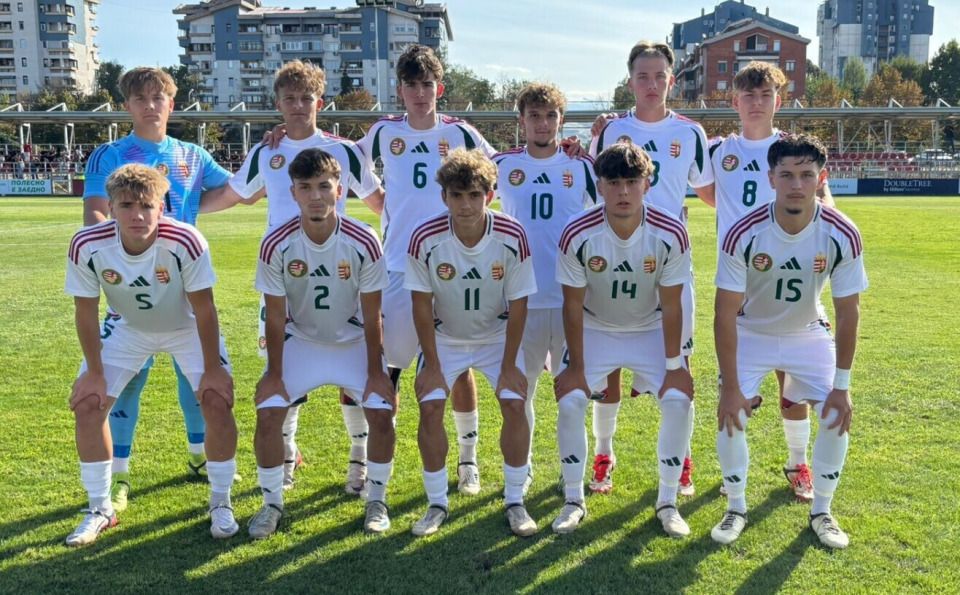 Adrian Delaportas a magyar U18-as válogatottban, a felső sorban jobbról a második