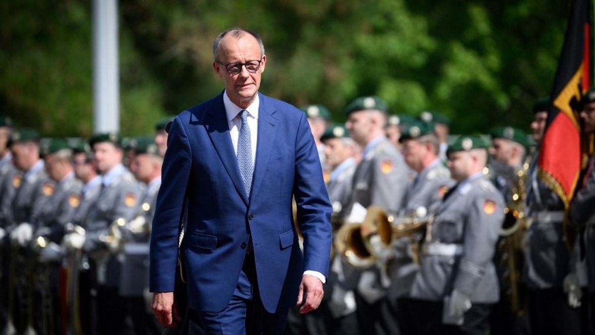 Merz újévi „ajándéka”: katonai szolgálat a német fiataloknak + videók