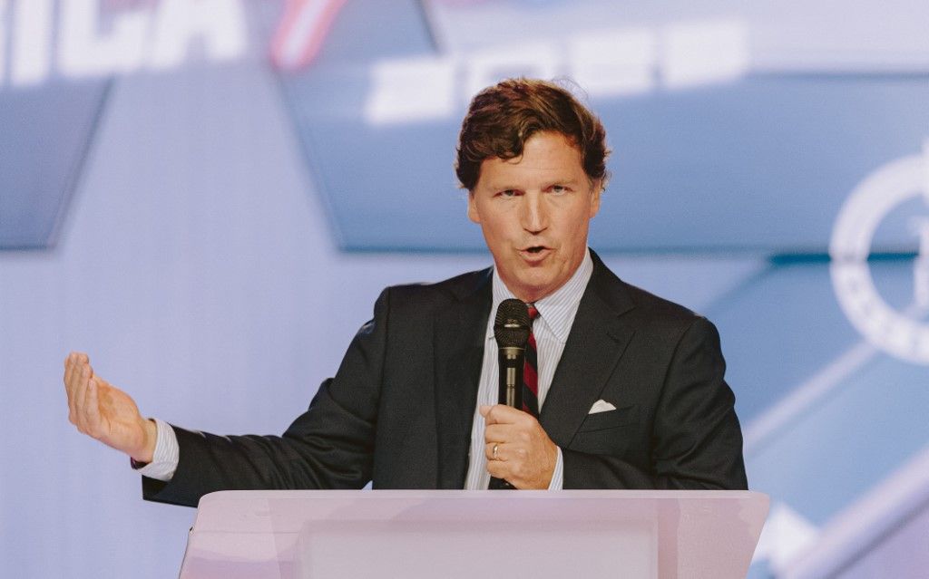 Szergej Karaganov orosz politológussal Tucker Carlson amerikai konzervatív véleményvezér beszélgetett