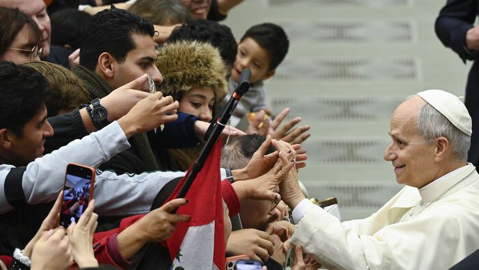 Vatikánváros - XIV. Leó pápa köszönti a híveket és a zarándokokat a Vatikánban