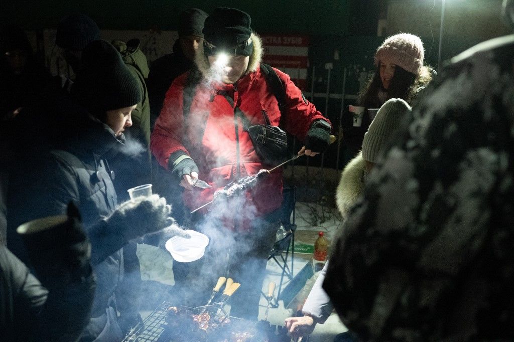 Az orosz drón- és rakétacsapások miatt Ukrajna a háború eddigi legsúlyosabb fűtési és áramellátási krízisét éli (Fotó: AFP/ Danylo Antoniuk)