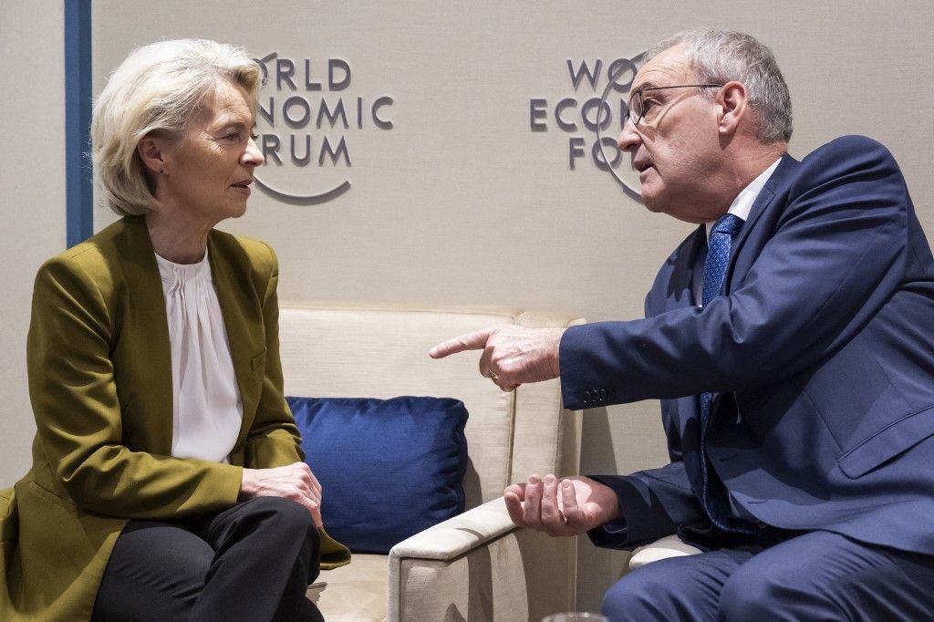 European Commission President Ursula von der Leyen (L) speaks with Switzerland's President Guy Parmelin prior to a plenary session in the Congress hall during the World Economic Forum (WEF) annual meeting in Davos on January 20, 2026. The World Economic Forum takes place in Davos from January 19 to January 23, 2026. (Photo by LAURENT GILLIERON / POOL / AFP)