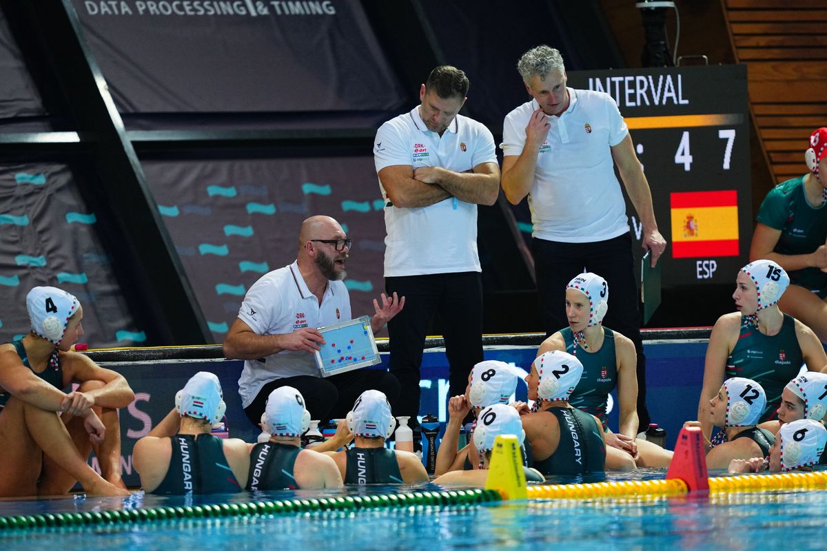 Cseh Sándor rendezte a magyar női vízilabdaválogatott sorait