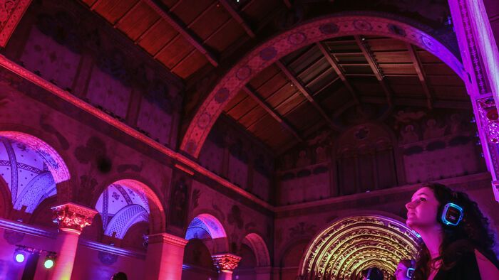 Blake the Silence Silent Disco a Szépművészeti Múzeumban az ország első múzeumi Silent Discója