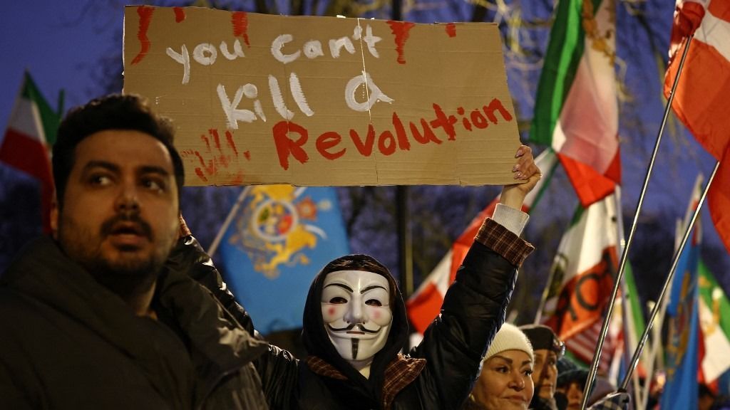 Egyre többen beszélnek a rendszer bukásáról