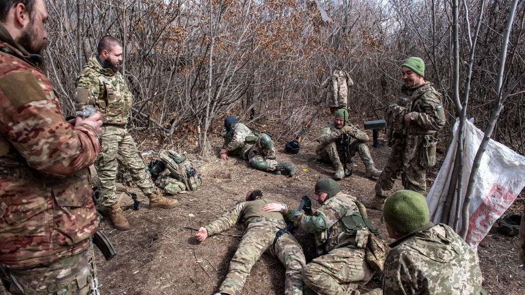 Az ukrán hadsereg már rabokkal tölt fel egységeit.