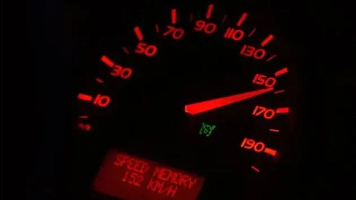 Sebességtúllépés? Kit érdekel – Így sodorják veszélybe mások életét a száguldozók + videó