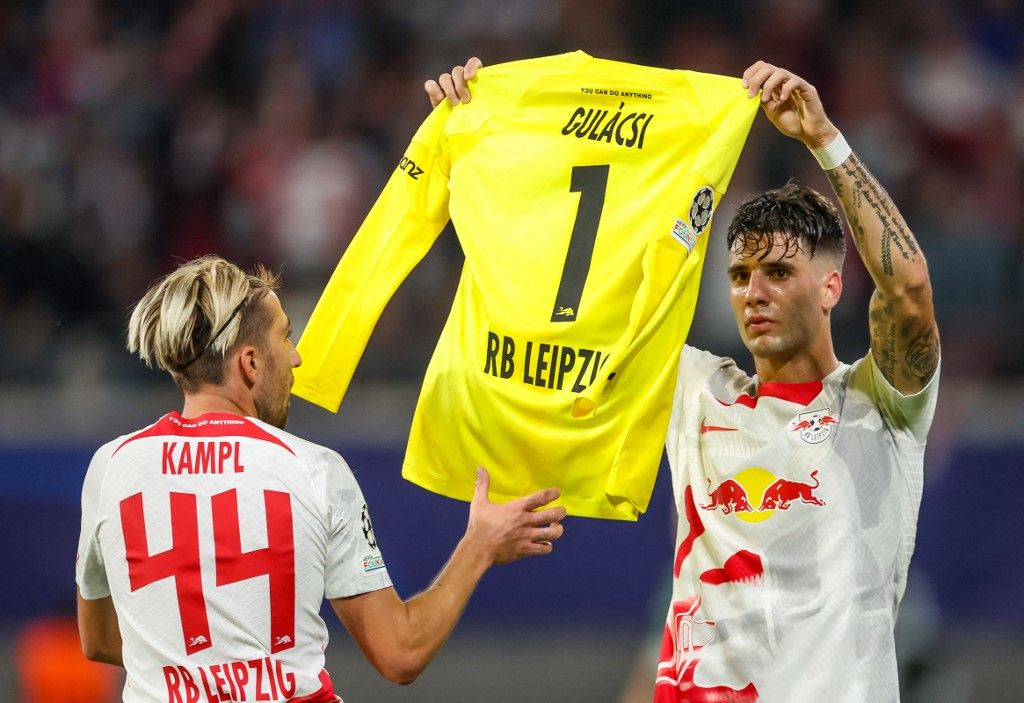 Amikor Gulácsi Péter sérült volt, Szoboszlai Dominik még a Lipcse színeiben és Kevin Kampl az ő mezével üzentek neki