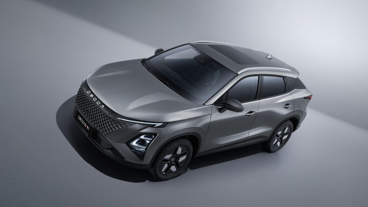 Már öntöltő hibridként is megvásárolható a magyarok egyik kedvenc kínai autója